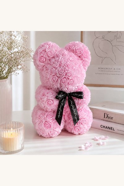 Comerivo Ursulet decorativ din trandafiri roz cu funda neagra, 23cm