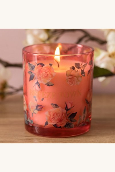 Comerivo Lumânare decorativă albă cu aromă de trandafir, în pahar roz, 7x8cm