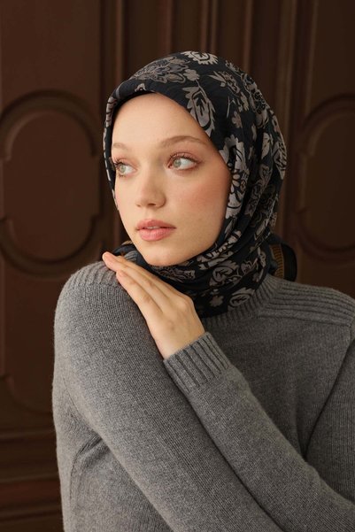 Silk Home وشاح فيلورا بنمط شال أسود