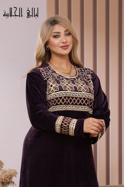 Lyaly aljlabyh جلابية مخمل ملكي فاخرة بتطريز ماسي وهندسي متدرج على الصدر والذ...