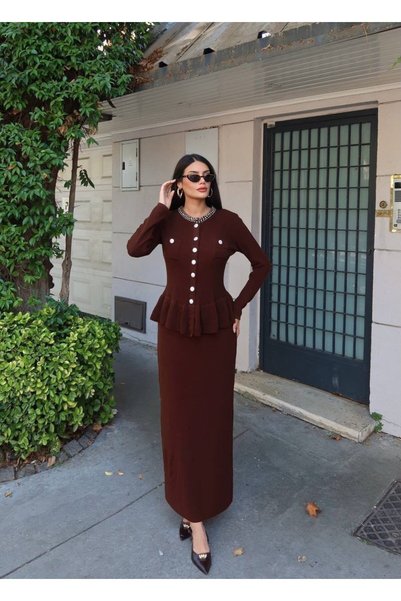 Mivelya طقم تنورة نسائي باللون العنابي مع تفاصيل بيبلوم وأزرار حجرية