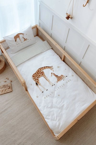 Tuğba Kuğu Single Duvet Cover and Fitted Sheet Set - Royal Series - Baby Giraffe