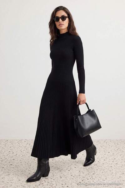 Trendyol Modest Μαύρο Πλισέ Μάξι Φόρεμα Πλεκτό με Όρθιο Γιακά Τεσσέτουρ TCTAW...