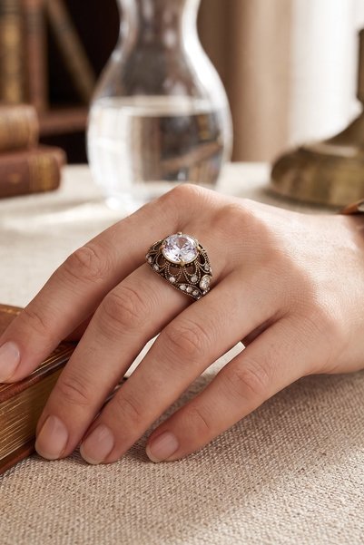 FAYRA ACCESSORIES خاتم بتصميم أصيل مرصع بحجر الزركون