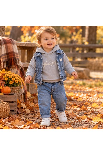 Pure Boutique Compleu baieti 3 piese cu blugi albastri vesta denim si hanorac...