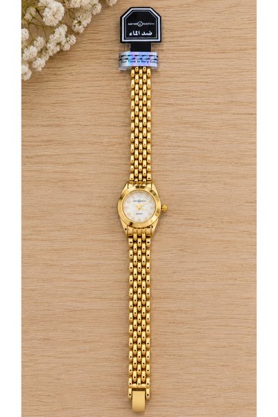 Generic Brand ساعة نسائية NEW WATCH ذهبية أنيقة بسوار معدني ومينا أبيض مرصع ب...