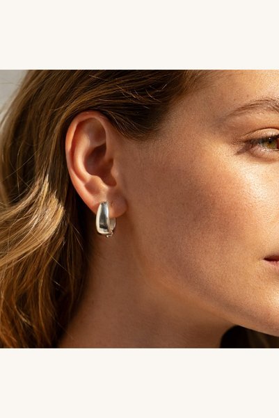 Comerivo Cercei semipicatura argintii pentru femei - accesoriu elegant tip stud