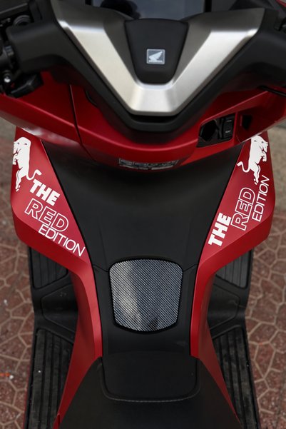 Banxtre Honda PCX için THE RED EDİTİON Boğa Sticker Etiket (Sağ ve Sol )