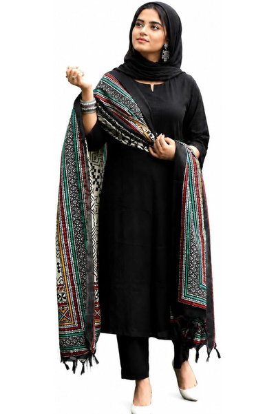 GENERAL طقم كورتا نسائي أسود محتشم مع دوباتا مطبوعة، سلوار تقليدي باكستاني بأ...