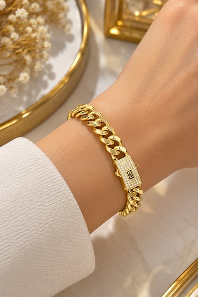 Gold Renk Taşlı Kilit Detaylı Çelik Gurmet Bileklik