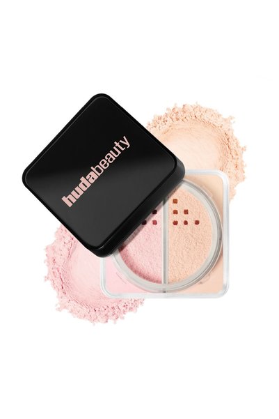 Huda Beauty يحتوي مسحوق الخبز السائب من إيزي بيك على لونين - الكرز والخوخ