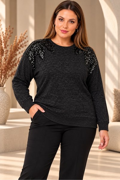 FOR ESRA BIG TREND بلوزة نسائية كبيرة الحجم بتفاصيل ترتر على الكتفين وياقة دا...