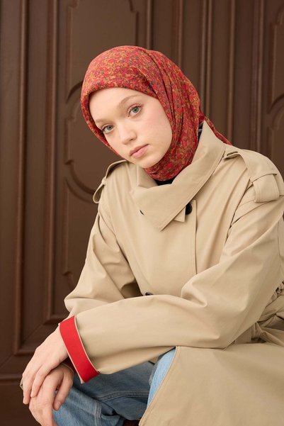 Silk Home وشاح فيلورا بتصميم تجريدي باللون الأحمر