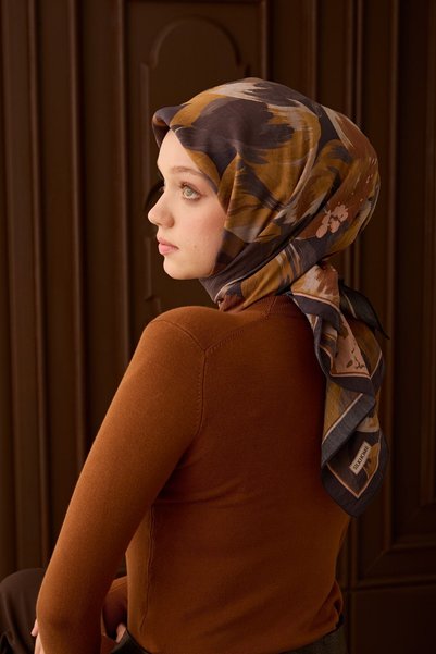 Silk Home وشاح فيلورا باللون الأزرق الداكن