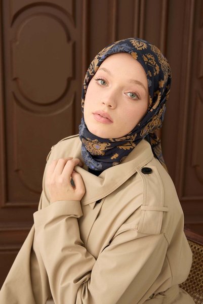 Silk Home وشاح فيلورا بنمط شال باللون الأزرق الداكن