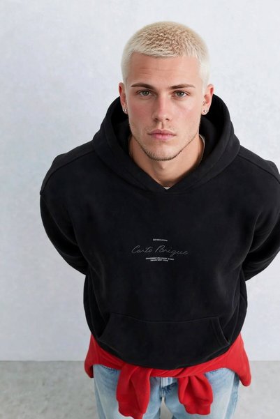 BARRELS AND OIL Men's Hooded Drawstring Embossed Printed Sweatshirt - Black