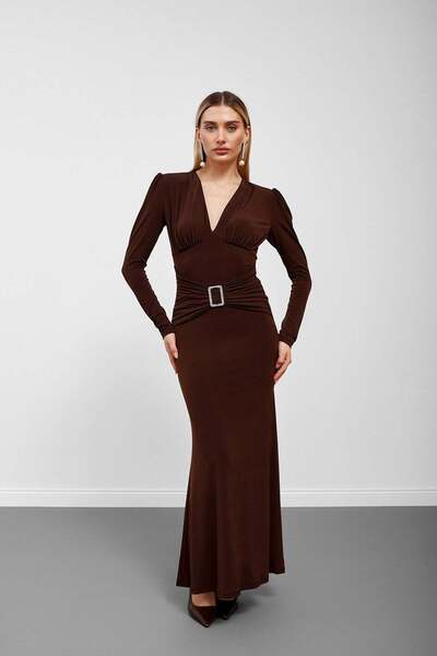 Serica Moda Καφέ φόρεμα με λαιμόκοψη V, αγκράφα στη μέση, μακριά μανίκια και ...