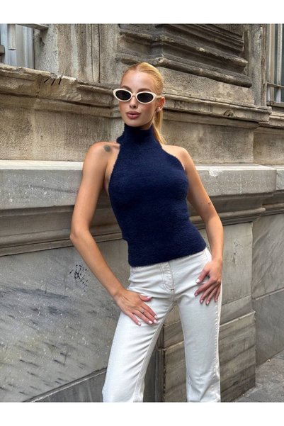 Kadın Siyah Tüylü Dik Yaka Sırtı Açık Triko Bluz Halter Kesim Kolsuz Üst⁠