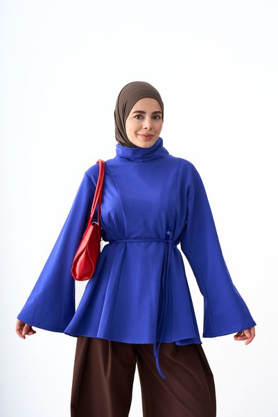 LOCCO تونيك نسائي بياقة عالية وتفاصيل مزخرفة باللون الأزرق