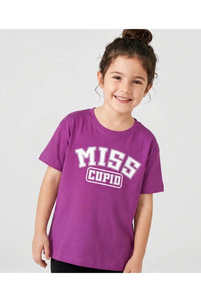 Pine kids قميص قطني محبوك بأكمام نصفية مع طباعة نصية - أرجواني متوفر عبر الإن...