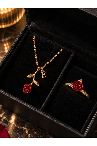 PURE BERRY Kişiye Özel Harfli Kırmızı Gül Kolye ve Gül Yüzük 2'li Takı Seti –...