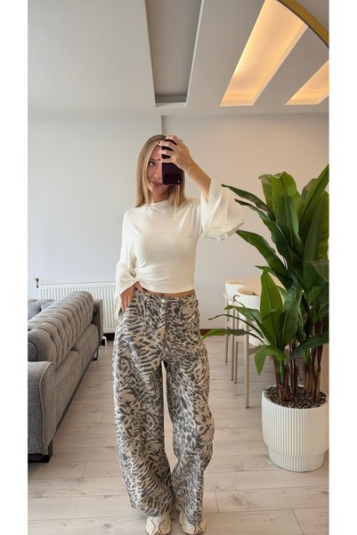 sinemkivanc co Leopar Desen Gabardin Geniş Paça Baggy Bej Pantolon