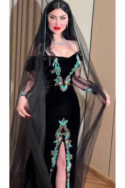 NALA FASHION فستان سهرة أسود مخملي بتطريز تركوازي