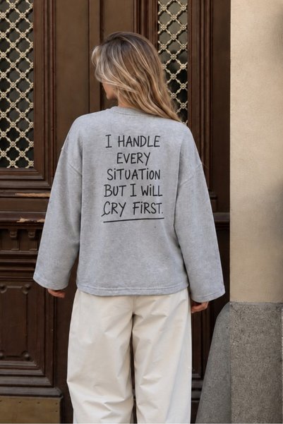 The Champ Clothing سويت شيرت نسائي مريح بقصة فضفاضة مطبوع عليه Cry First بالل...