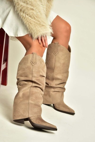 Fox Shoes Z820931002 Vizon Süet Kalın Topuklu Kadın Çizme