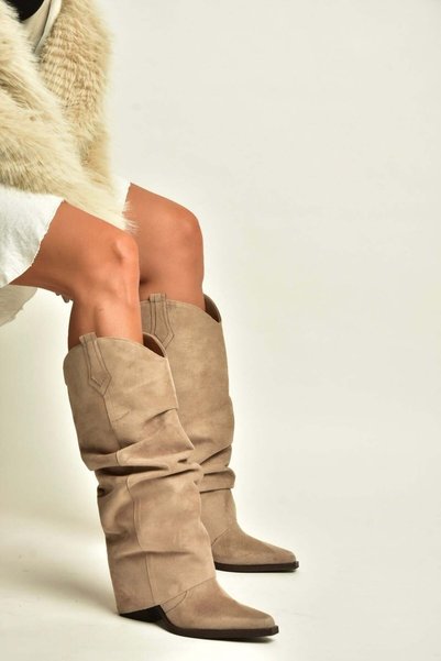 Fox Shoes Z820931002 Vizon Süet Kalın Topuklu Kadın Çizme