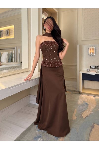 Calissa Store فستان سهرة بني شوكولاتة طويل بدون أكتاف بتصميم كورسيه مطرز بالل...