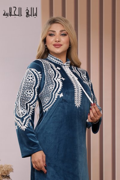 Lyaly aljlabyh جلابية مخمل ملكي فاخرة بياقة واقفة وشرابة مطرزة بالذهبي والفضي...