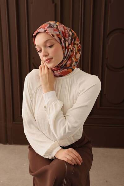 Silk Home وشاح فيلورا بنقشة الزهور باللون الأحمر الداكن