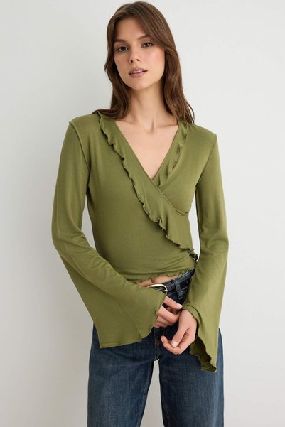 Trendyol Collection بلوزة محبوكة بتصميم كاكي أنيق على الطراز الإسباني بأكمام ...