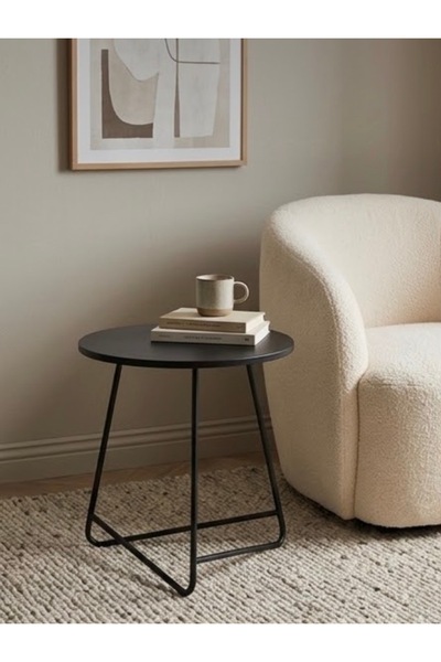 IN HOME STORE طاولة جانبية بتصميم عصري سطح مدور وقاعدة معدنية باللون الأسود