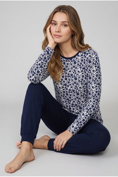 Lagertha by İntensive Pajama set sa dugim rukavima od pamučne viskoze i likre...