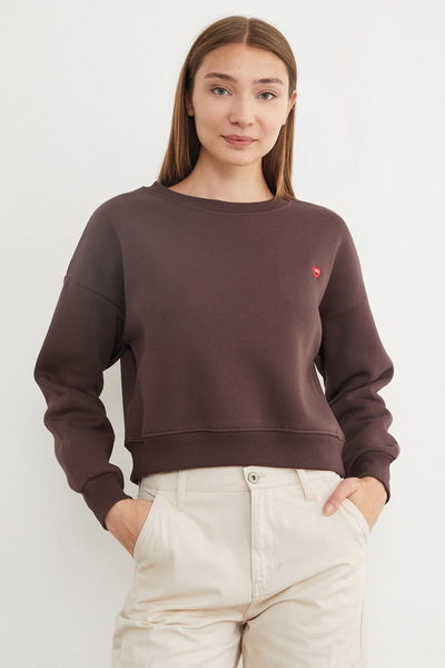 Fulla Moda 3 Yarn Heart Embroidered Crew Neck Sweatshirt