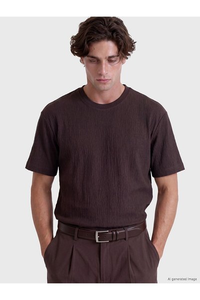 LC Waikiki تي شيرت LCW Vision Brown Jacquard ذو الأكمام القصيرة القياسية والع...