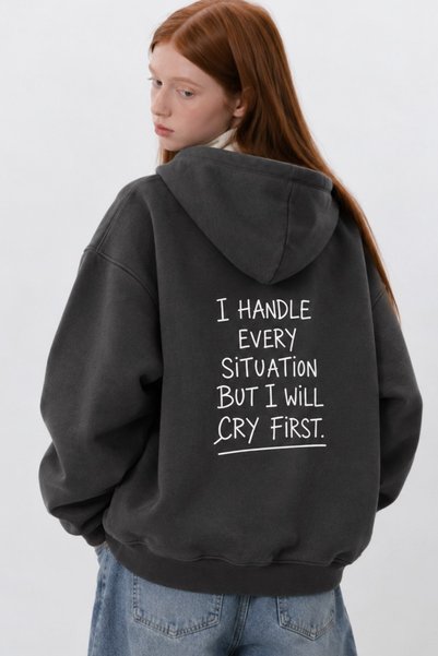 The Champ Clothing هودي نسائي كبير الحجم مطبوع عليه Cry First - بقلنسوة، وجيب...
