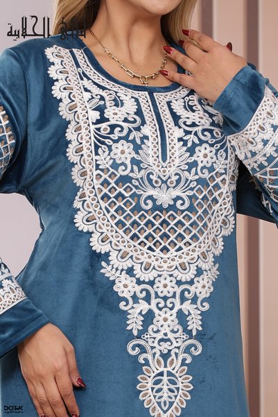 Lyaly aljlabyh جلابية مخمل ملكي فاخرة بتطريز دانتيل كشميري وأكمام شبكية -ليال...