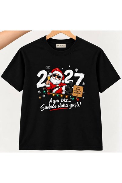 EYMORA 2027 تي شيرت أسود مطبوع عليه "We Are The Same We're Just Older" للجنسي...