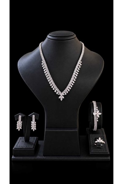 Velora Dresses Luxury and Elegant Zircon Set