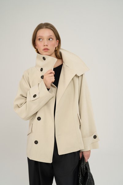 MAI STUDIOS CO. سترة كبيرة الحجم مزينة بأزرار على شكل لوز