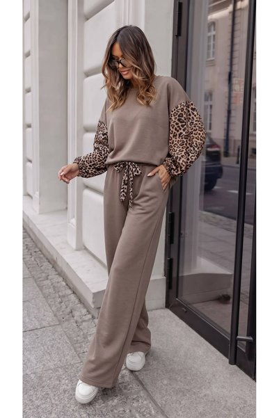 styleFlex Women's Tracksuit Made of 50% Elastic Viscose, Animal Print Sleevel...