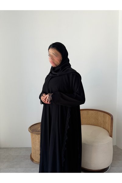 TAJ ALHASHMA Summer Double Clutch Lace Crepe Fabric Abaya with Cracks Ferrari