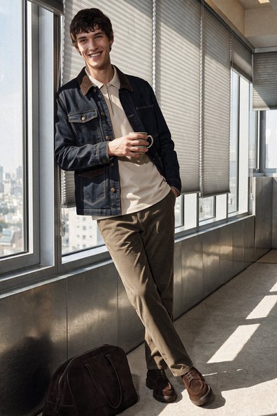Mudo Ανδρικό παντελόνι chino με υφή βιζόν, στενή ίσια γραμμή