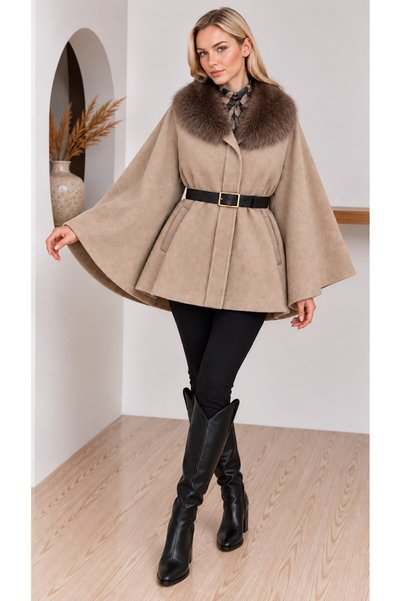 Moda Banuş Γούνινος γιακάς με ζώνη, Μπεζ πόντσο με κεντήματα