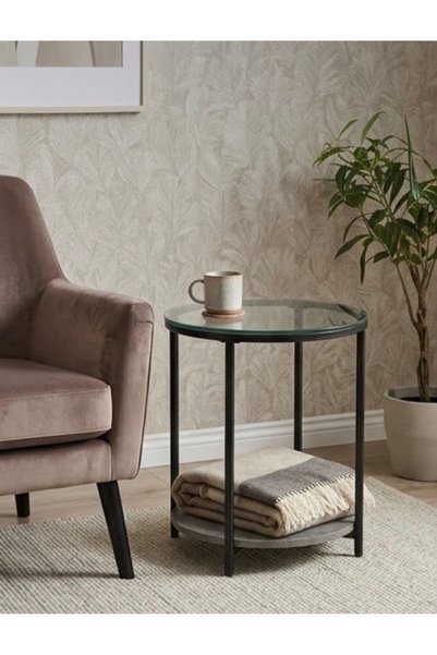 IN HOME STORE طاولة جانبية بتصميم عصري مع رف سفلي زجاج ومعدن أسود