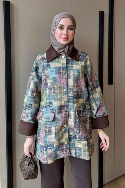 Mogi Butik سترة نسائية من الجاكار المنسوج بتفاصيل من الجلد السويدي على الأكما...