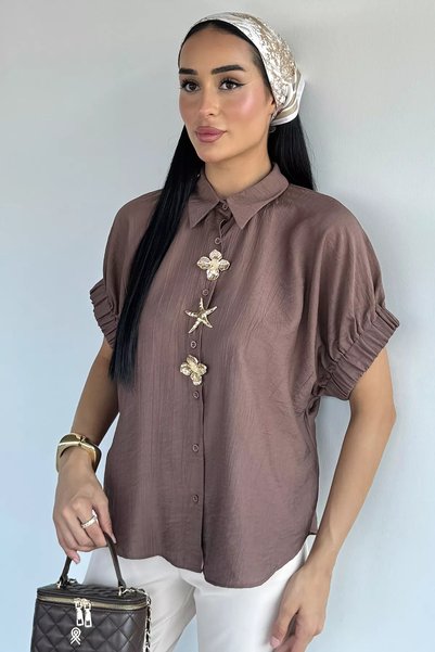 TOZLU قميص نسائي من Gülseli بأكمام مطاطية وأزرار إكسسوارات